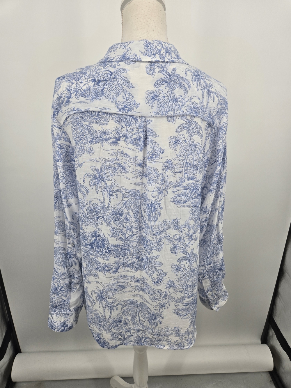 C By One Blue Toile Button-Down Shirt Large (7983) - Picture 3 of 6